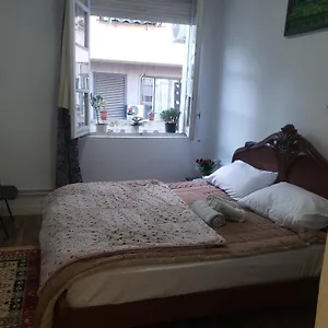 Hostal Oakland, Tirana