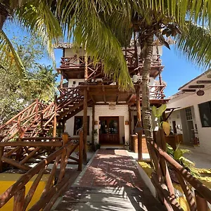 https://hotelito-crismi.quintano-roohotels.com